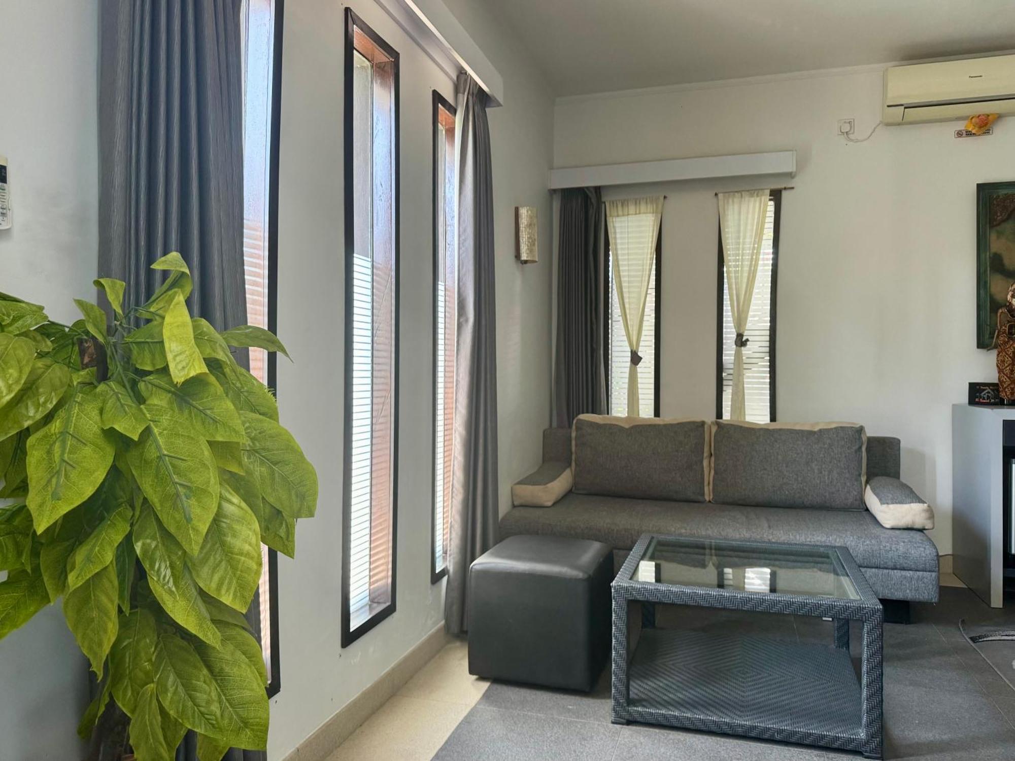 Villa Rumah Putih Abu Abu Сенггиги Экстерьер фото